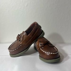 Carter's Kid Boat Shoes / size 5 / brown